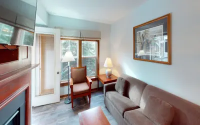 Well appointed 1BR Allegheny in the Village !