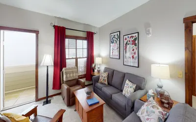 Walk right to the lift from this 2BR Soaring Eagle!