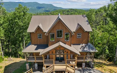 Moonshine Mountain Lodge