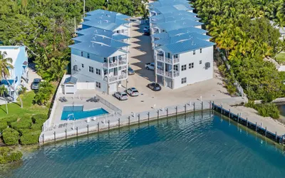 Islamorada home, ocean views, playroom, near Tiki Bar, pool, and boat dockage, ultimate Keys getaway