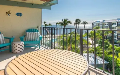 Beautiful unit in one of the most prestigious Condo Complex in Islamorada