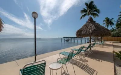 1 bedroom unit with a nice view of the Florida bay.