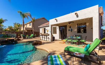 Luxury Oasis: Pool, Hot Tub & Firepit