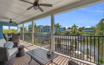 218 Mermaid Beach House - Upper Unit: 2BR, Pool, Spa & Canal Acc