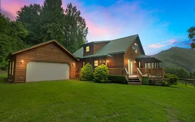 Cozy Mountain Retreat w/ Scenic Views