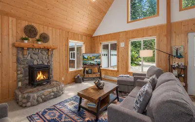 Pine River Retreat | Mountain Comfort | Nature Nearby | Hot Tub