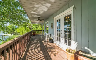 Lakeside Retreat with Private Boat Ramp