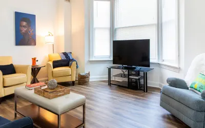 Chic 1BR/1BA Midtown Apartment