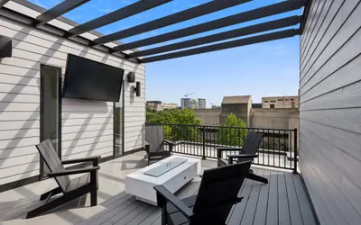 New Modern Townhome with Rooftop Patio