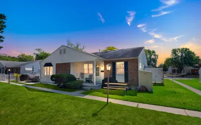 Cozy 2BR Condo - Beachside Bliss with Yard Space