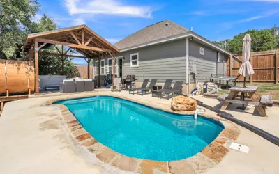 Canyon Lake Home with Private Pool, Hot Tub & Sauna!