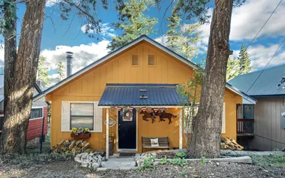 Eagle's Nest - Hot Tub, Deck & Prime Location