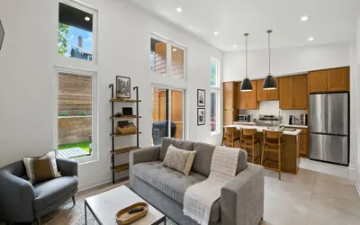 500 House - Unit C