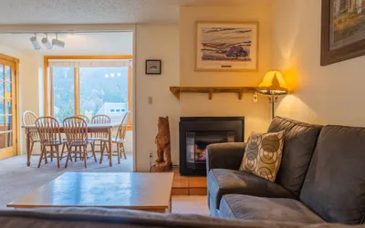 SH301 Summit House