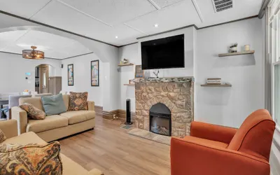 Modern 19th Century Home, 5 Min to OSU