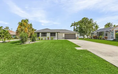4313 Soak up the Sun -  Saltwater pool, spacious yard
