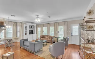 Spacious 6BR Getaway Near Houston's Best