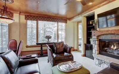 Beautiful Mountain View 2BR Condo - Ski-In/Out