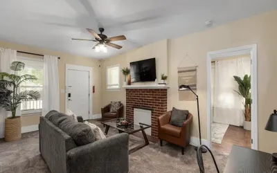 Bright and Newly Remodeled Apartment Near EMU 1