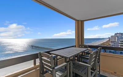 Coastal Retreat: Beach Access & Modern Comforts