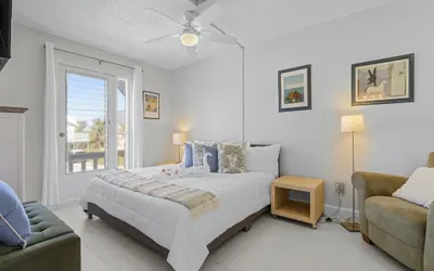 21591 Waterfront Duplex (Right Unit) With Pool and Spa