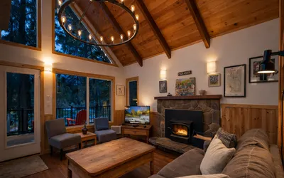 River House on Sumac | River Life | Riverfront | Hot Tub | Fenced Yard