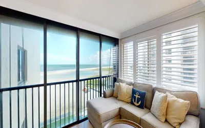 Monthly Discount! Sandarac 502B: Beachfront Condo, Pool & Views
