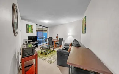 Chic DT Honolulu Executive Condo