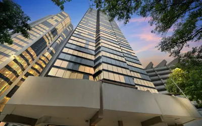 Chic DT Honolulu Executive Condo