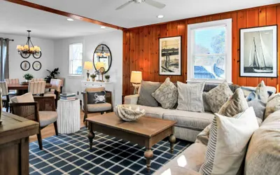 Charming 3BR Home in Nantucket's Natural Beauty