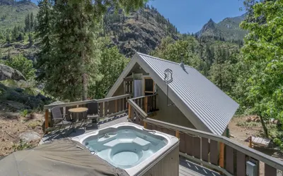 Icicle Chalet | Mountain Nights | Enchantment Views | Hot tub