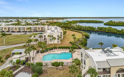 Bay Village 126: Bayfront 2BR Condo w/Balcony