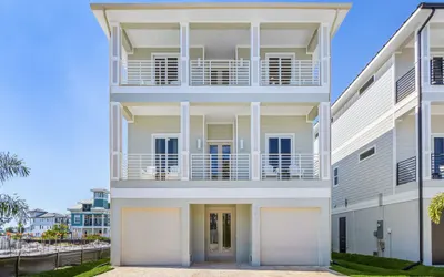 261 Carolina Ave: Gorgeous 6 BR, New Build, Heated Pool