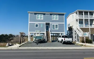 Sun-Kissed Mermaid / 846 Ocean Blvd West