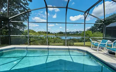 Lake View From Pool Beautiful 3 Bed Home