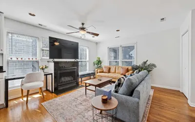 Old Town 3bd 3ba Coach House, Garage Parking Incl