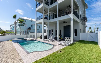 Sea Breeze Bliss - 611 Estero Blvd 15% off through Sept 24