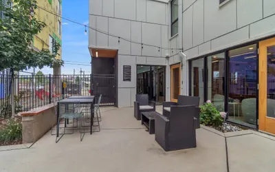 Chic 1-bed in Vibrant Optimist Park