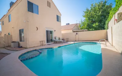 Las Vegas Oasis with Sparkling Pool