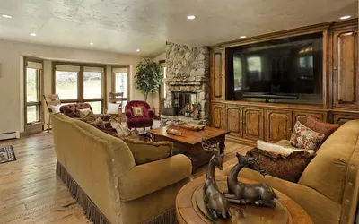 Elegant Ski Access Townhome with Snowmass Views