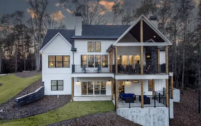 Lakeside Haven with Gourmet Kitchen