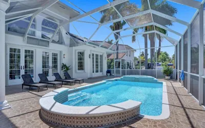 6BR Elegant Hollywood Lakes Mansion w/ Pool & Spa