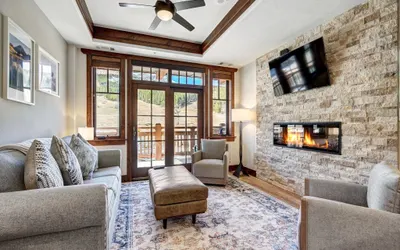 Luxury 2 Bedroom Condo with Mountain View