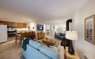 Freshly Updated Condo, across the street from the resort Edel O