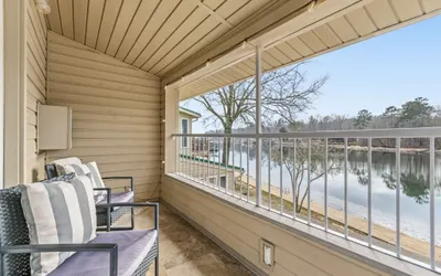 Clearwater Golden Escape on Lake Hamilton