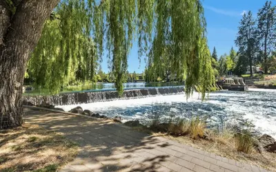 1565 NW Wall St 128/129