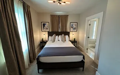 Cheerful 1 Bed/ 1 Bath on Historic Pelham St - Unit 3