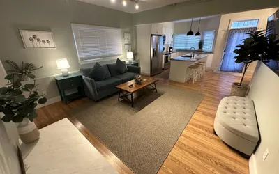 86 Dr Marcus House - Popular Broadway Area