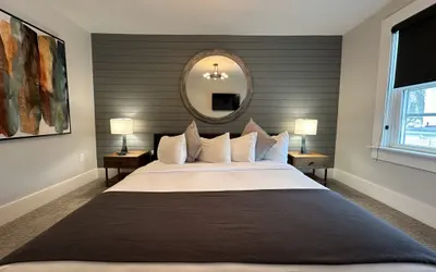 Large Three Room Suite 2 Bed/1 Bath in Downtown - Unit 4