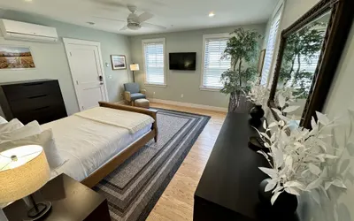 Downtown Newport Gem 1BR w/ Parking & Prime Spot